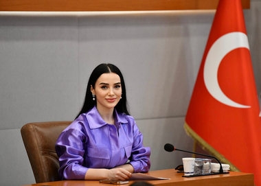 Hafize Gaye Erkan, prima femeie numită guvernatoare a Băncii centrale turce de către Erdogan. Ea a lucrat la First Republic Bank şi Goldman Sachs şi deţine un doctorat la Princeton