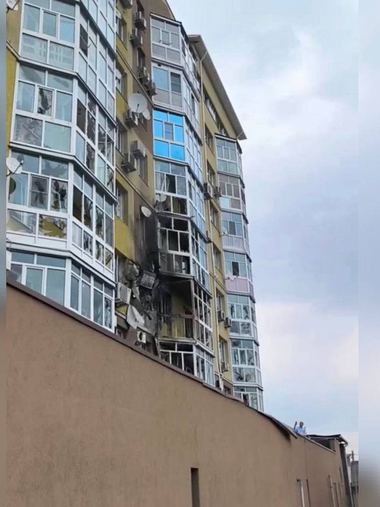 Stare de urgenţă în oraşul rusesc Voronej, după ce o dronă a lovit un bloc de locuinţe şi trei persoane au fost rănite - VIDEO