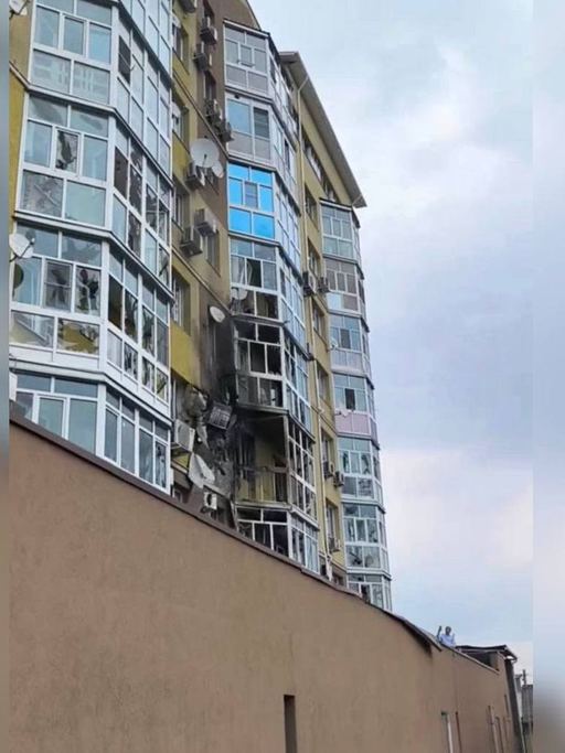 Stare de urgenţă în oraşul rusesc Voronej, după ce o dronă a lovit un bloc de locuinţe şi trei persoane au fost rănite - VIDEO