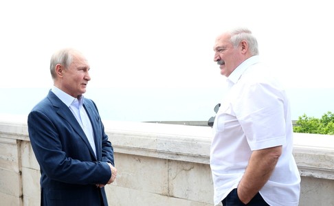 Putin spune că luna viitoare va amplasa arme nucleare în Belarus