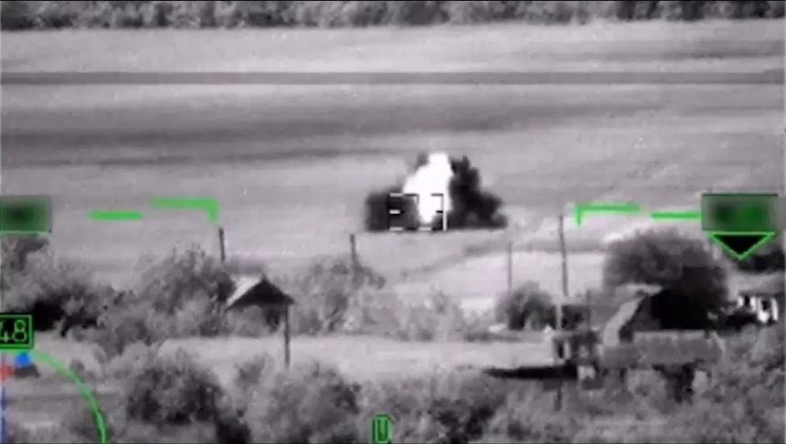 Moscova susţine că a aruncat în aer un tanc avansat al Ucrainei, dar o înregistrare video arată că elicopterul rusesc a atacat de fapt un tractor - VIDEO