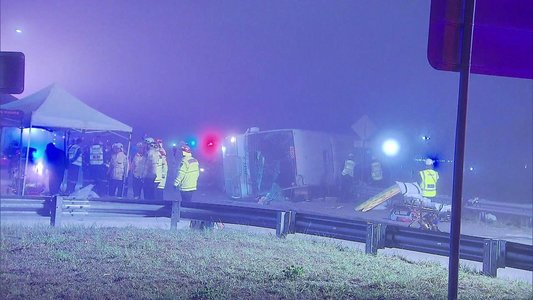 Tragedie în Australia: Un autobuz cu nuntaşi s-a răsturnat pe o şosea. Au murit zece oameni