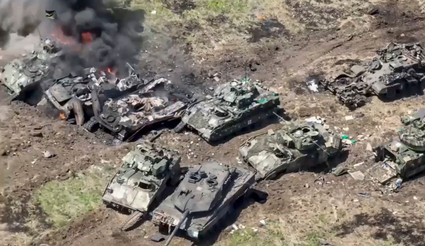 Ucraina pierde 16 vehicule blindate americane de tip Bradley, dezvăluie Oryx, un site de informaţii clasificate din surse deschise. Armata ucraineană a pierdut 3.600 de echipamente militare de la începutul războiului, Rusia peste 10.600, potrivit site-ului