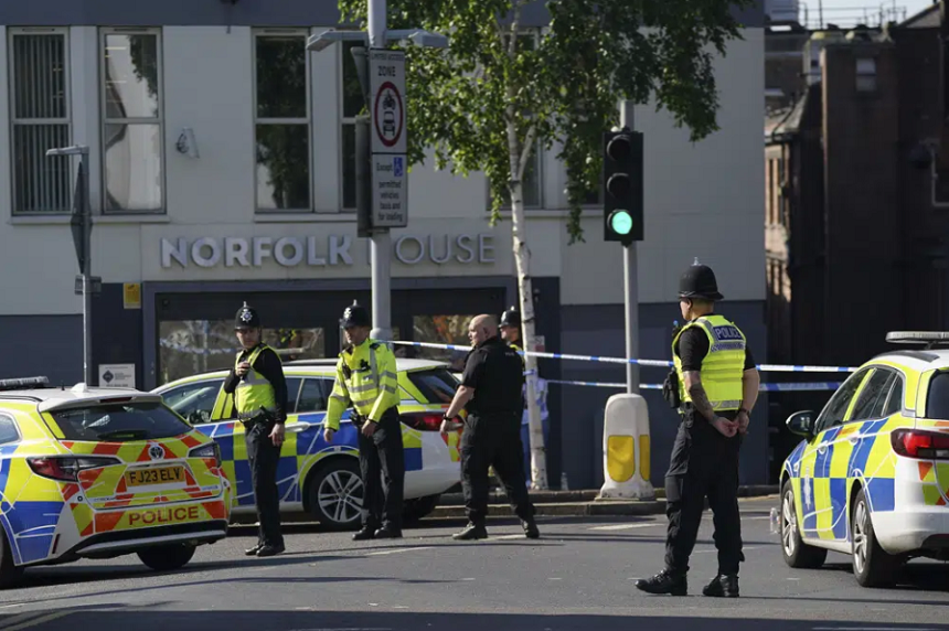 UPDATE-Nottinghamul, blocat după uciderea a trei persoane. Poliţia încearcă să găsească telefoane şi computere folosite de suspectul arestat. Poliţia antiteroristă participă la anchetă. Sunak, ”şocat”