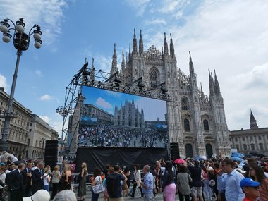 Italia îşi ia rămas bun de la Berlusconi printr-o zi de doliu contestată