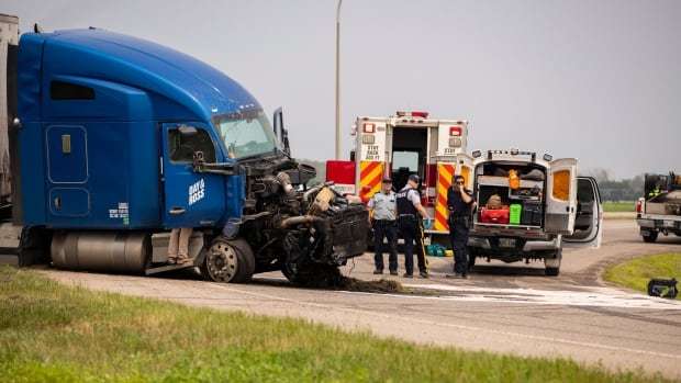 Canada: Cel puţin 15 oameni au murit după ce un camion a lovit un autobuz, pe o autostradă din Manitoba