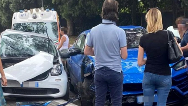 Tineri Influenceri Lamborghini omoară un copil în vârstă de cinci ani, într-o provocare de viteză, la Roma. Şoferul, testat pozitiv de consum de canabis. ”Împotriva unei asemenea prostii nu putem face nimic”, denunţă Slavini