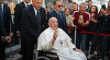 UPDATE-Papa Francisc, ”în continuare în viaţă”, se întoarce la Vatican după zece zile de internare la spital, în urma unei operaţii la abdomen