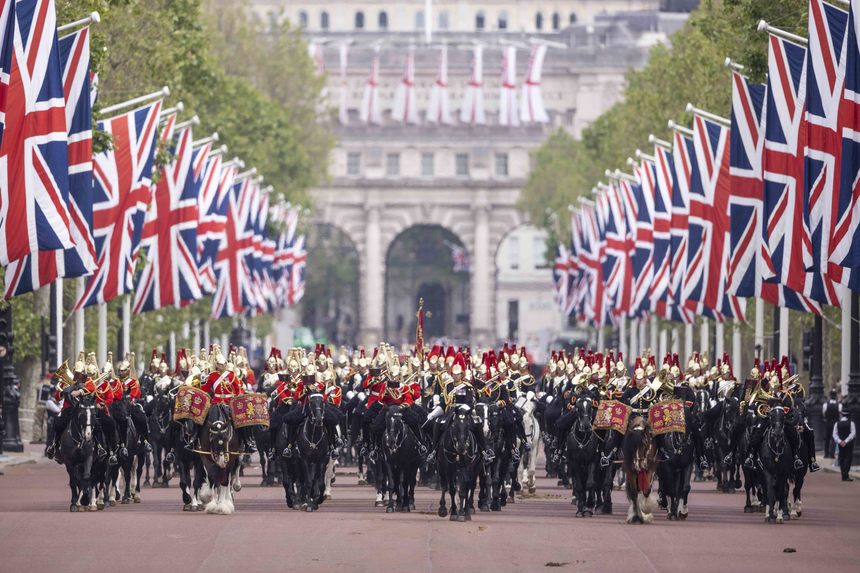 Trooping the Colour - Prima paradă aniversară pentru Majestatea Sa, Regele Charles al III-lea, are loc astăzi. De ce suveranul britanic îşi sărbătoreşte de două ori pe an ziua de naştere - FOTO