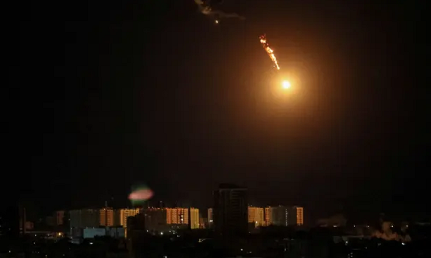 Rusia a lansat peste noapte un vast atac aerian asupra Ucrainei, de la est la vest