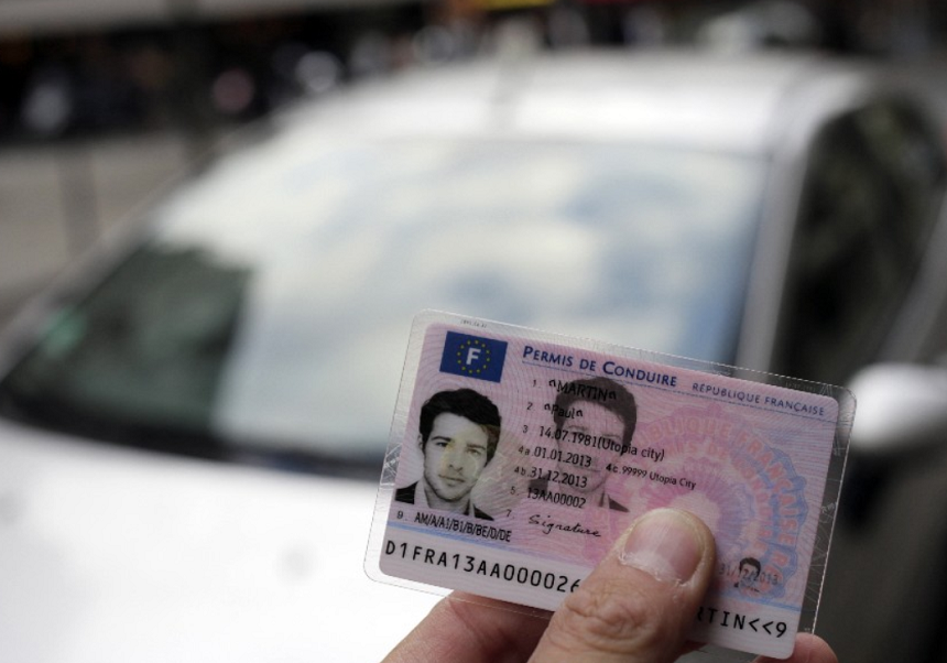 Guvernul francez anunţă scăderea vârstei obţinerii permisului auto şi conducerii de la 18 la 17 ani, începând din ianuarie 2024