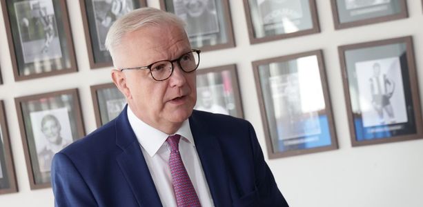 Fostul comisar european Olli Rehn, în prezent guvernator al Băncii Centrale a Finlandei, va candida la preşedinţia ţării