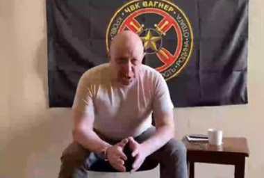 Prigojin anunţă că armata rusă se retrage în sud, în Zaporojie şi Herson, şi în est, la Bahmut. ”Nu există niciun control. Nu există niciun succes militar”, militarii ruşi ”se scaldă în propriul sânge”, denunţă el. El îi contrazice pe Putin şi Şoigu