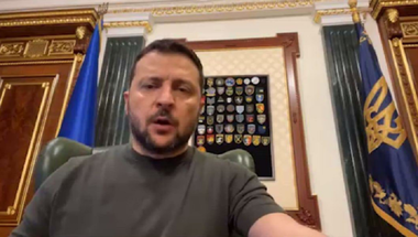 Ministerul ucrainean al Sănătăţii îi îndeamnă pe ucraineni să nu intre în panică, după ce Zelenski acuză Moscova de pregătirea unui ”atentat terorist” la Centrala Nucleară Zaporojie, o ieşire care îngrijorează populaţia. Rusia, ”o maimuţă cu grenadă”