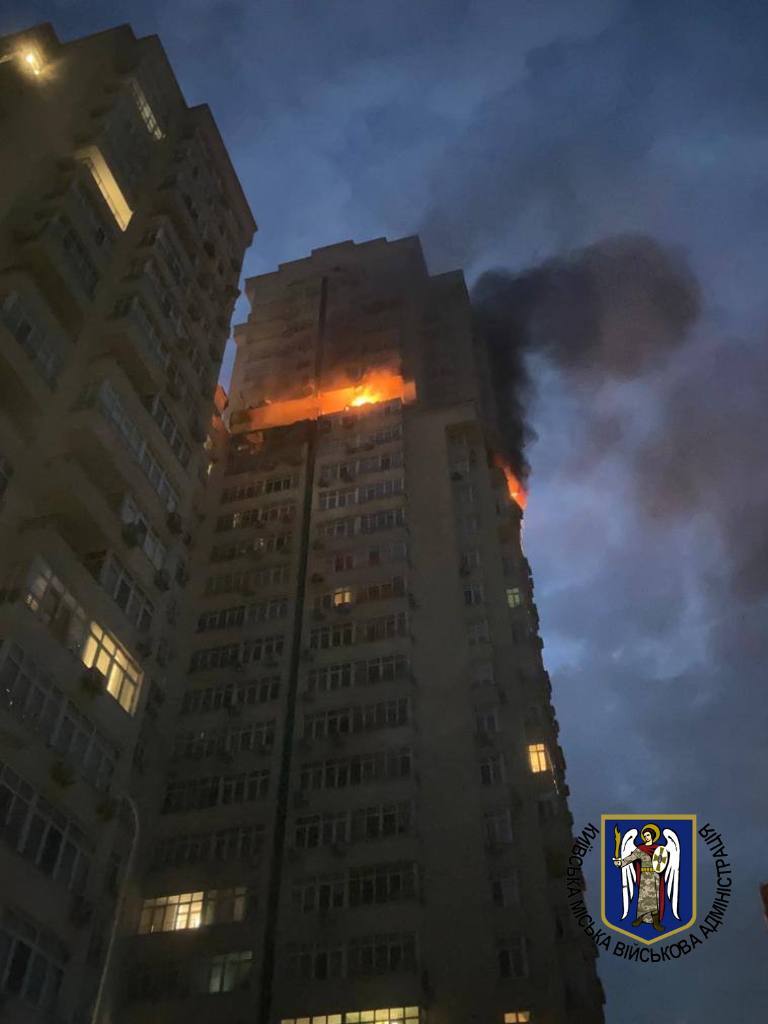 UPDATE - Fragmente dintr-o dronă rusească doborâtă au provocat un incendiu într-un bloc-turn din Kiev/ Cel puţin doi morţi, afirmă un oficial al armatei ucrainene, alte opt persoane fiind rănite / Atac cu rachete la Harkov - VIDEO