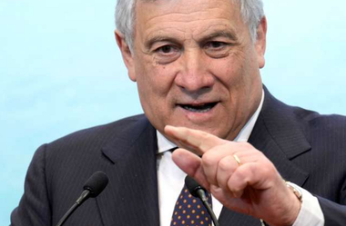 ”Mitul unităţii Rusiei lui Putin a apus”, apreciază ministrul italian de Externe Antonio Tajani. ”Acesta este rezultatul inevitabil, atunci când susţii şi finanţezi o legiune de mercenari”