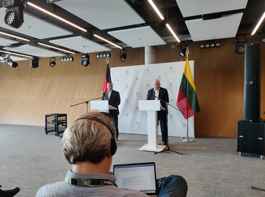 Germania, pregătită să staţioneze ”o brigadă robustă” de 4.000 de militari în Lituania, anunţă, la Vilnius, ministrul german al Apărării Boris Pistorius. El cere o ”infrastructură corespunzătoare” la faţa locului şi o ”compatibilitate cu planurile NATO”