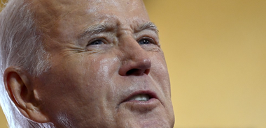 Linii misterioase pe faţa lui Biden, cauzate de o mască împotriva apneei în timpul somnului, dezvăluie Casa Albă