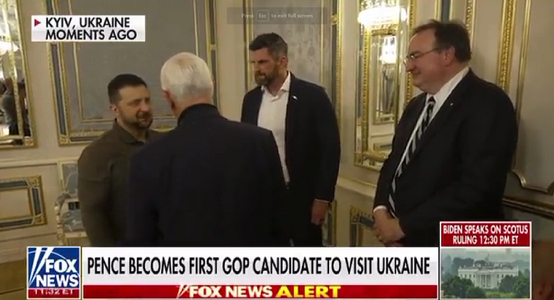 Fostul vicepreşedinte american Mike Pence, primit de Zelenski la Kiev, într-o vizită neanunţată