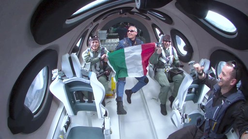Virgin Galactic şi-a dus primii clienţi în spaţiu - VIDEO