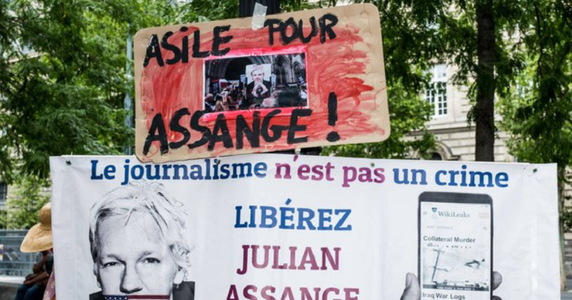 Deputaţi francezi de stânga depun un proiect de rezoluţie prin care cer Guvernului francez să-i acorde azil politic în Franţa lui Julian Assange, la împlinirea vârstei de 52 de ani de către autralian