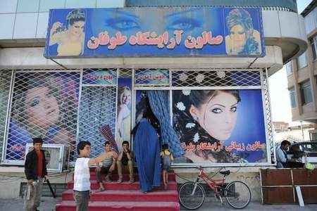 Talibanii au ordonat închiderea saloanelor de înfrumuseţare din Afganistan