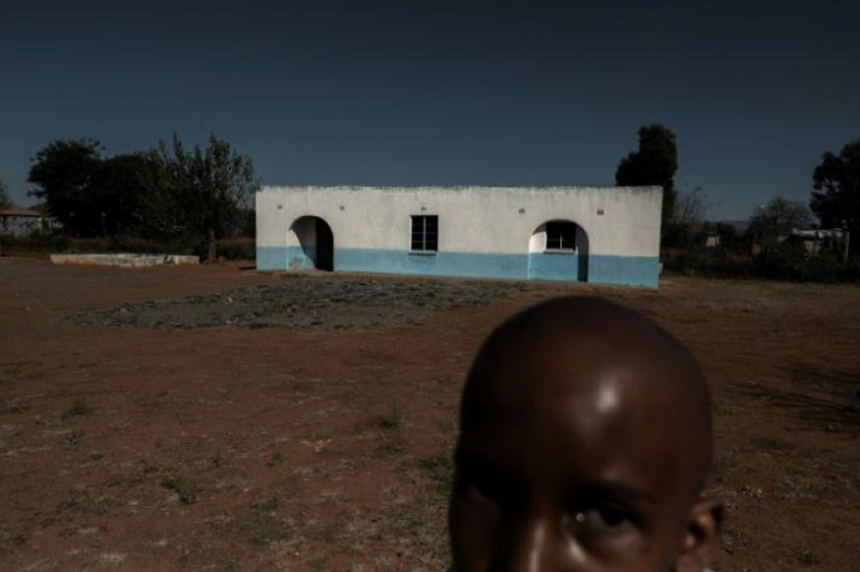 Copii se îneacă în latrine rudimentare, în Africa de Sud