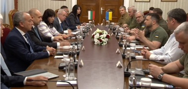 Zelenski i-a dat o replică tăioasă preşedintelui Bulgariei, care nu e de acord cu înarmarea Ucrainei: „Doamne fereşte să se întâmple vreo tragedie şi să fiţi în locul meu. Aţi spune: Putin, te rog, ia din teritoriul bulgar?” - VIDEO