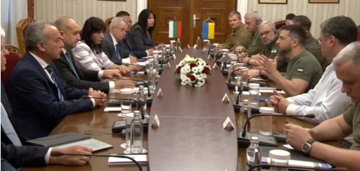 Zelenski i-a dat o replică tăioasă preşedintelui Bulgariei, care nu e de acord cu înarmarea Ucrainei: „Doamne fereşte să se întâmple vreo tragedie şi să fiţi în locul meu. Aţi spune: Putin, te rog, ia din teritoriul bulgar?” - VIDEO
