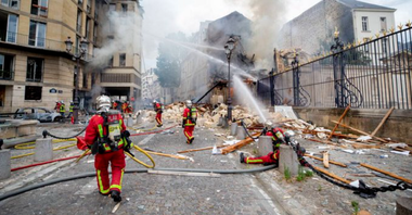 O femeie rănită grav în surparea unei clădiri după explozia de la Paris de a 21 iunie moare din cauza rănilor. Bilanţul dramei creşte la doi morţi