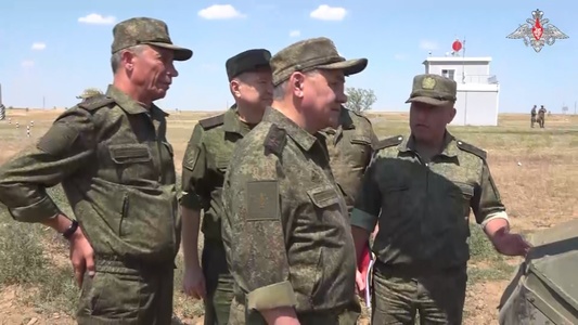 Ministerul rus al Apărării publică imagini cu Serghei Şoigu inspectând trupele - VIDEO