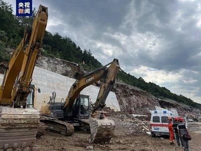 Alunecare de teren pe şantierul unei autostrăzi din China: un mort şi şapte dispăruţi