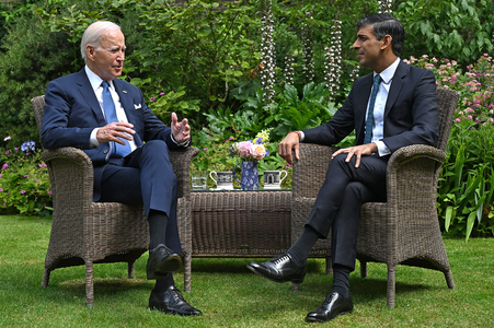 Biden efectuează o vizită-fulger în Regatul Unit, înaintea summitului NATO din Lituania
