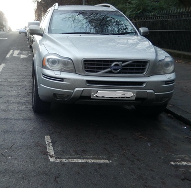 Parisul va percepe taxe de parcare mai mari pentru SUV-uri, pentru a combate „auto-bezitatea”