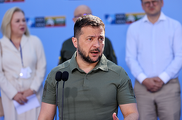 Zelenski soseşte la a doua zi a summitului NATO de la Vilnius cu trei priorităţi, un nou ajutor militar, o invitaţie în NATO şi ”garanţii de securitate pentru Ucraina pe drumul către NATO”. El ia parte la reuniunea inaugurală a Consiliului NATO-Ucraina