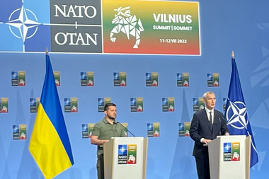 O victorie a lui Putin în Ucraina, ”cel mai mare risc” al Războiului din Ucraina, avertizează Stoltenberg în prezenţa lui Zelenski. ”Ar fi o tragedie pentru Ucraina ca preşedintele Putin să învingă şi va fi periculos pentru noi, ne va face mai vulnerabili”