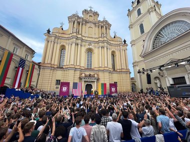 Într-un discurs public rostit la Universitatea din Vilnius, Biden promite unitatea NATO în faţa "poftei lacome de putere" a lui Putin în Ucraina - VIDEO