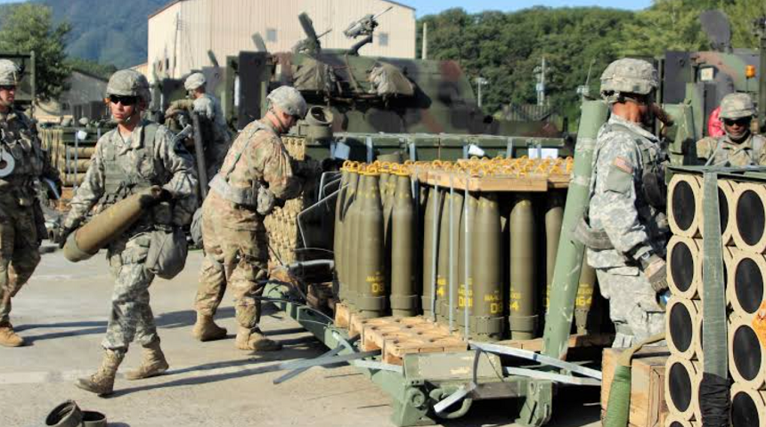 Ucraina a primit armament cu submuniţie american, anunţă generalul de brigadă Oleksandr Tarnavskii, comandantul Operaţiunii Tavria. ”Inamicul înţelege că, prin primirea acestei muniţii, noi vom avea un avantaj. Va abandona partea de teren unde este posibil să-l folosim”