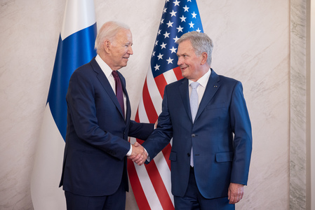 Biden se află în Finlanda, cel mai nou membru al NATO, unde are o reuniune cu liderii ţărilor nordice