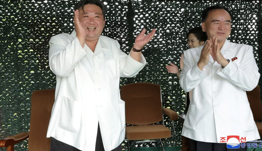 Coreea de Nord anunţă că a testat o rachetă balistică intercontinentală cu combustibil solid, sub supervizarea lui Kim Jong Un. Tirul ICBM, efectuat dintr-un un poligon de la un conac al familiei Kim situat la est de Phenian