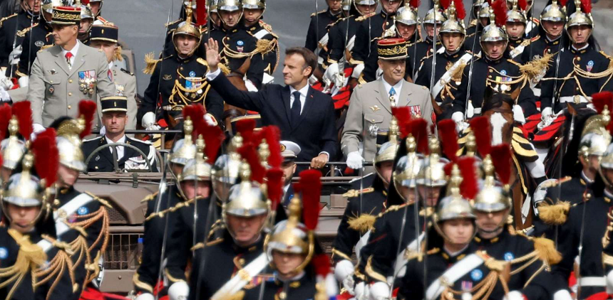 UPDATE-Macron îl primeşte pe Modi la defilarea militară de pe Champs-Élysées, de Ziua Naţională a Franţei
