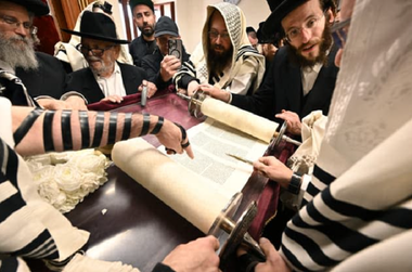 Suedia autorizează arderea Torei şi Bibliei în faţa sediului Ambasadei Israelului la Stockholm. Israelul cere ”împiedicarea” arderii