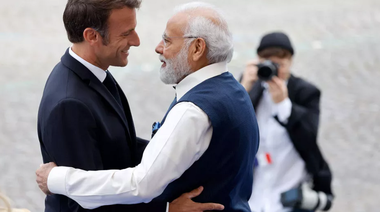 India îşi dă acordul de principiu în vederea cumpărării a 26 de avioane de tip Rafale şi trei submarine de tip Scorpène