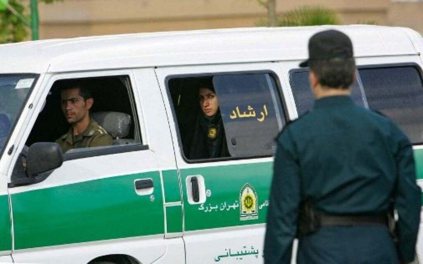 Poliţia iraniană a moralităţii îşi reia patrulele de verificare a purtării vălului
