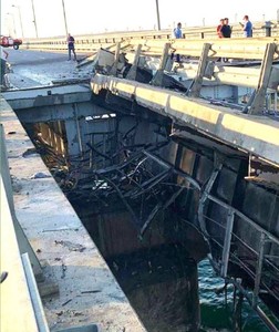 UPDATE - Doi morţi în urma unor explozii pe podul Kerci. Ucraina spune oficial că ar putea fi vorba despre o provocare rusă, dar transmite pe surse că ar fi vorba de o acţiune a serviciilor sale. Care ar putea fi consecinţele - VIDEO