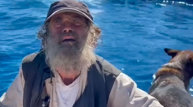 Un marinar australian, Tim Shaddock, şi căţeaua sa, Bella, supravieţuiesc după o derivă de două luni la Oceanul Pacific
