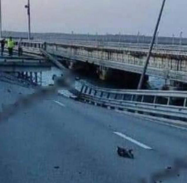 Traficul pe podul Crimeea a fost reluat pe o singură bandă, potrivit unui oficial rus