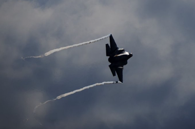 SUA desfăşoară un distrugător şi avioane de vânătoare de tip F-35 şi F-16 în Orientul Mijlociu, pentru a împiedica Iranul să confişte vapoare la Golful Persic