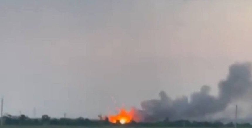 Kievul revendică un atac la o bază militară rusă din Crimeea. Incendiul provocat a determinat evacuarea a peste 2.000 de persoane - VIDEO