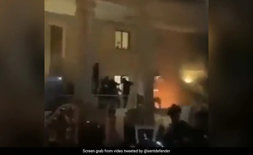 Ambasada Suediei la Bagdad, luată cu asalt şi incendiată din cauza arderii Coranului - VIDEO
